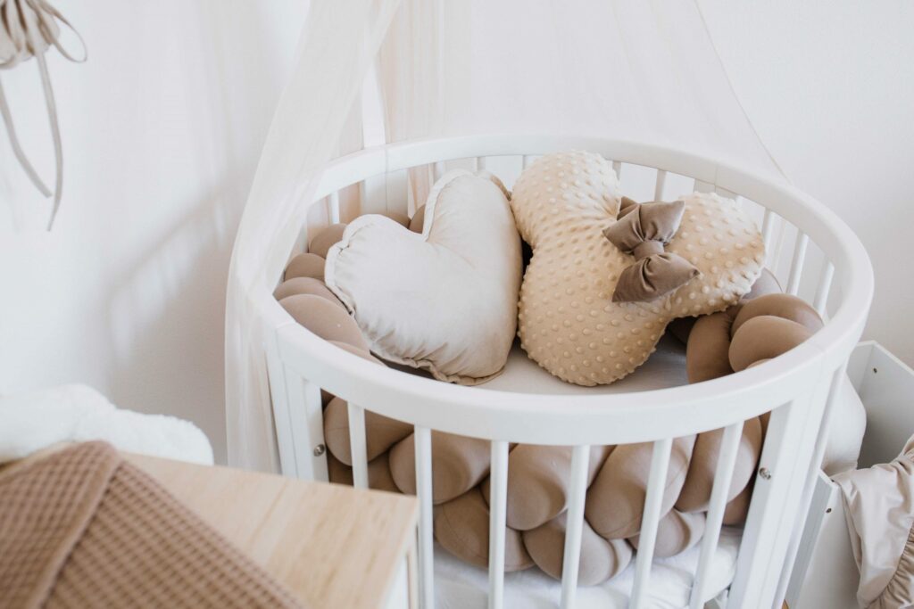 Polštář Monie s bavlněnou mašlí