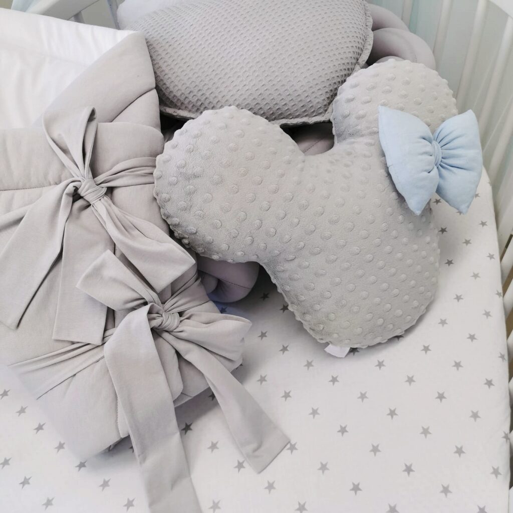 Polštář Monie s bavlněnou mašlí