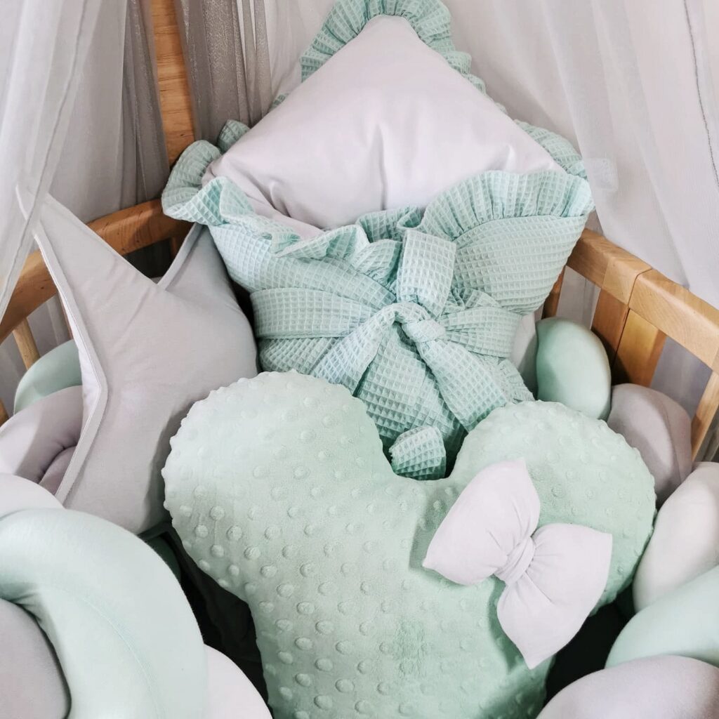 Péřová zavinovačka vafle s volánem