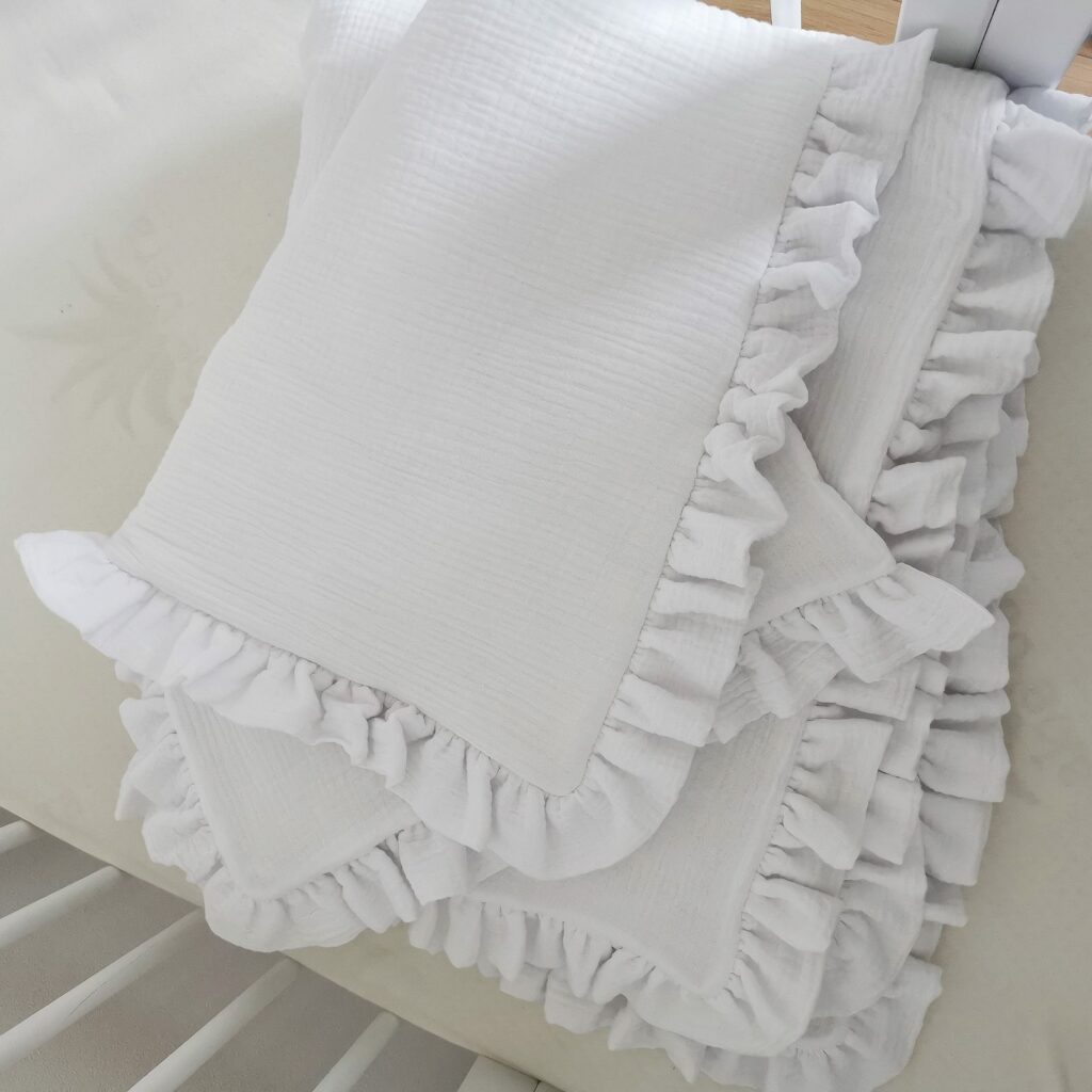 Set mušelínové přikrývky a polštáře s volánem a výplní