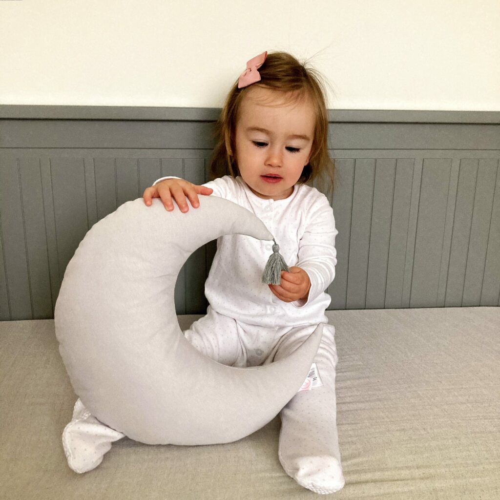 Polštář Měsíc bavlněný se střapcem