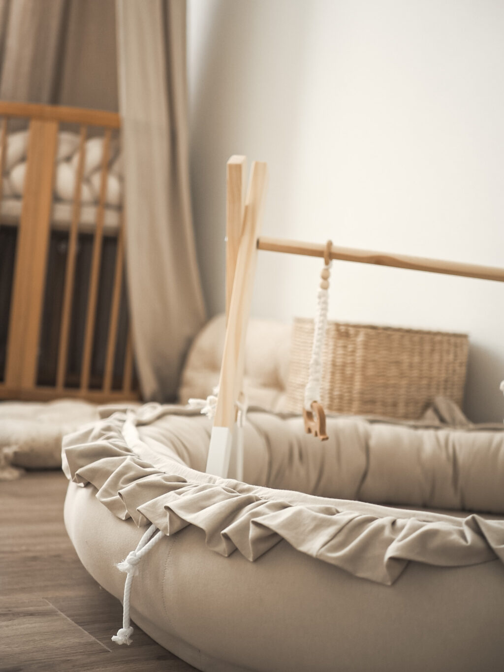 Dětské hnízdečko kulaté s volánem Dětské hnízdečko kulaté s volánem