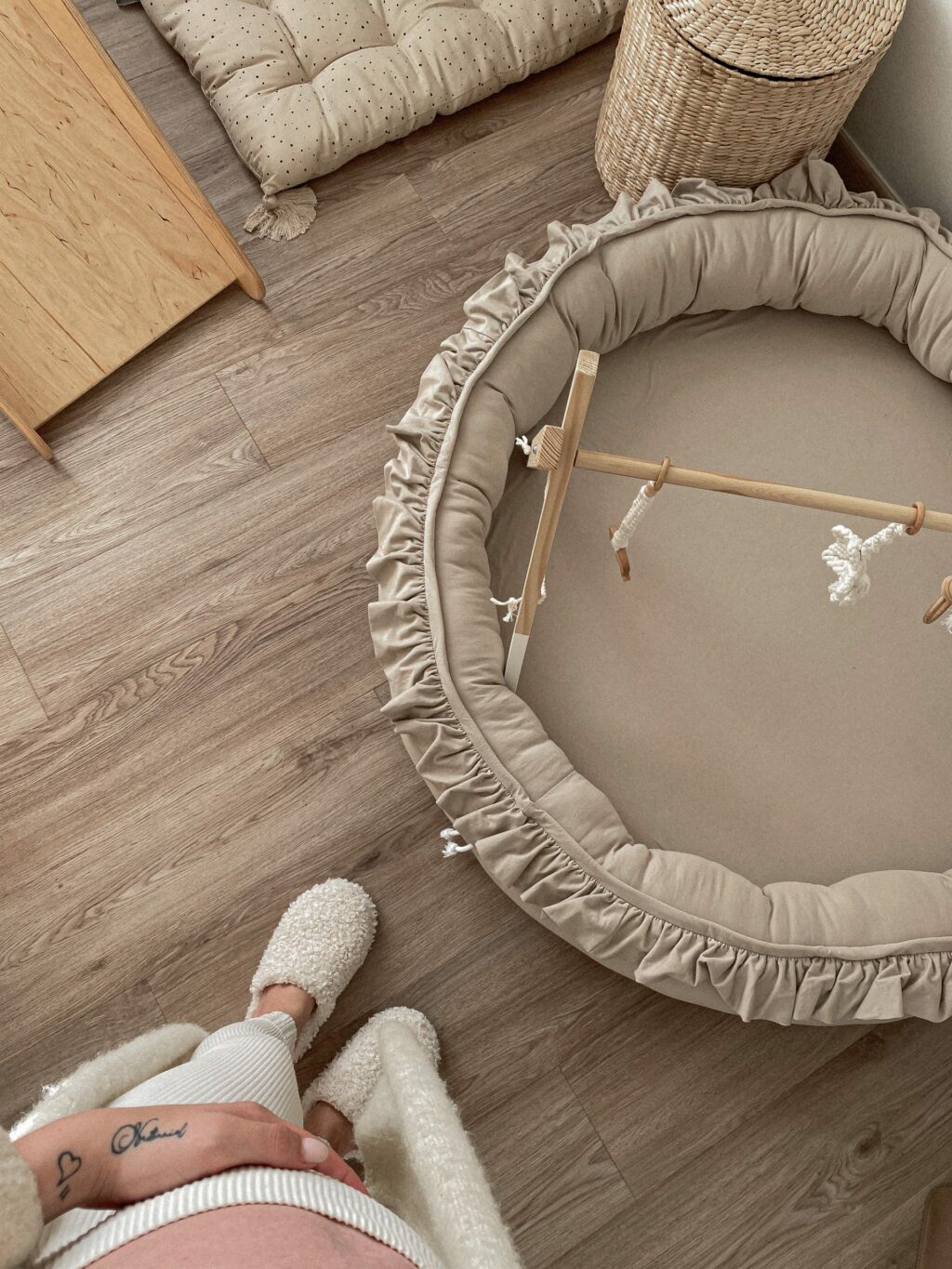 Dětské hnízdečko kulaté s volánem Dětské hnízdečko kulaté s volánem