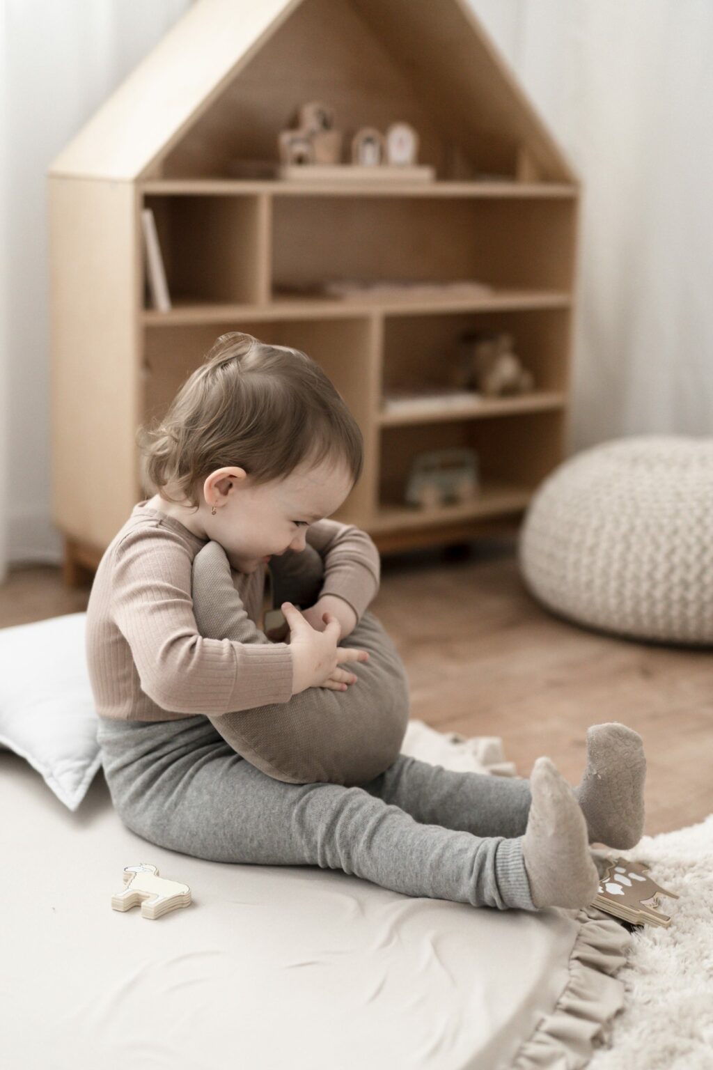 Polštář Měsíc velvet se střapcem