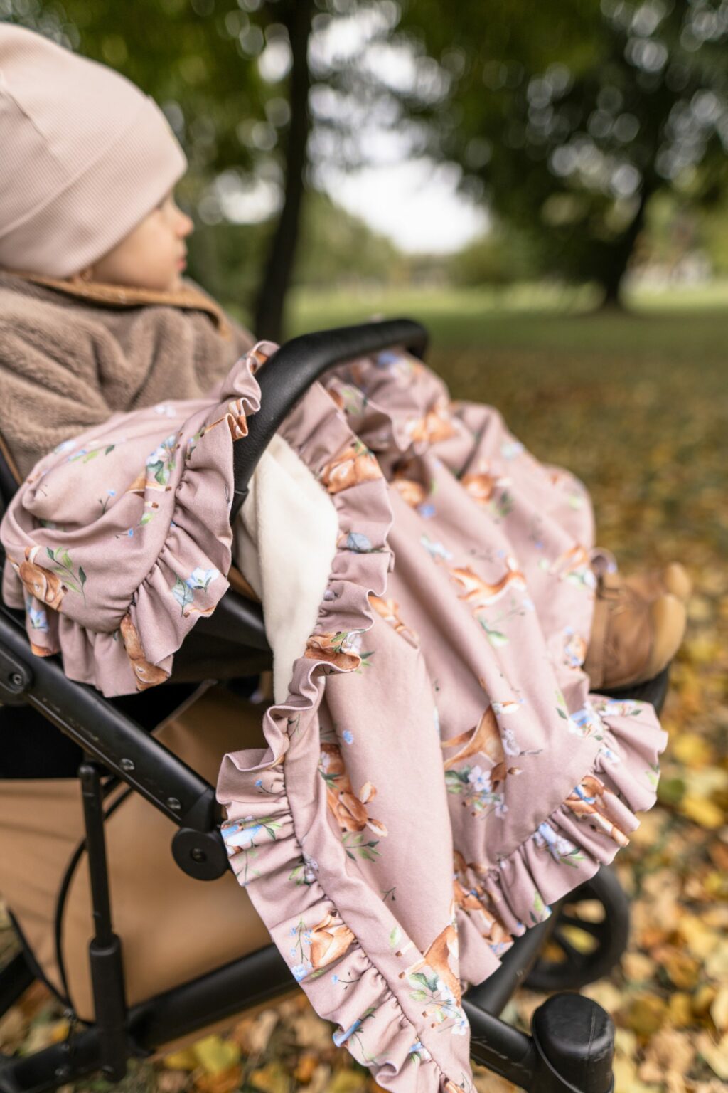 Zateplená bavlněná deka s volánem