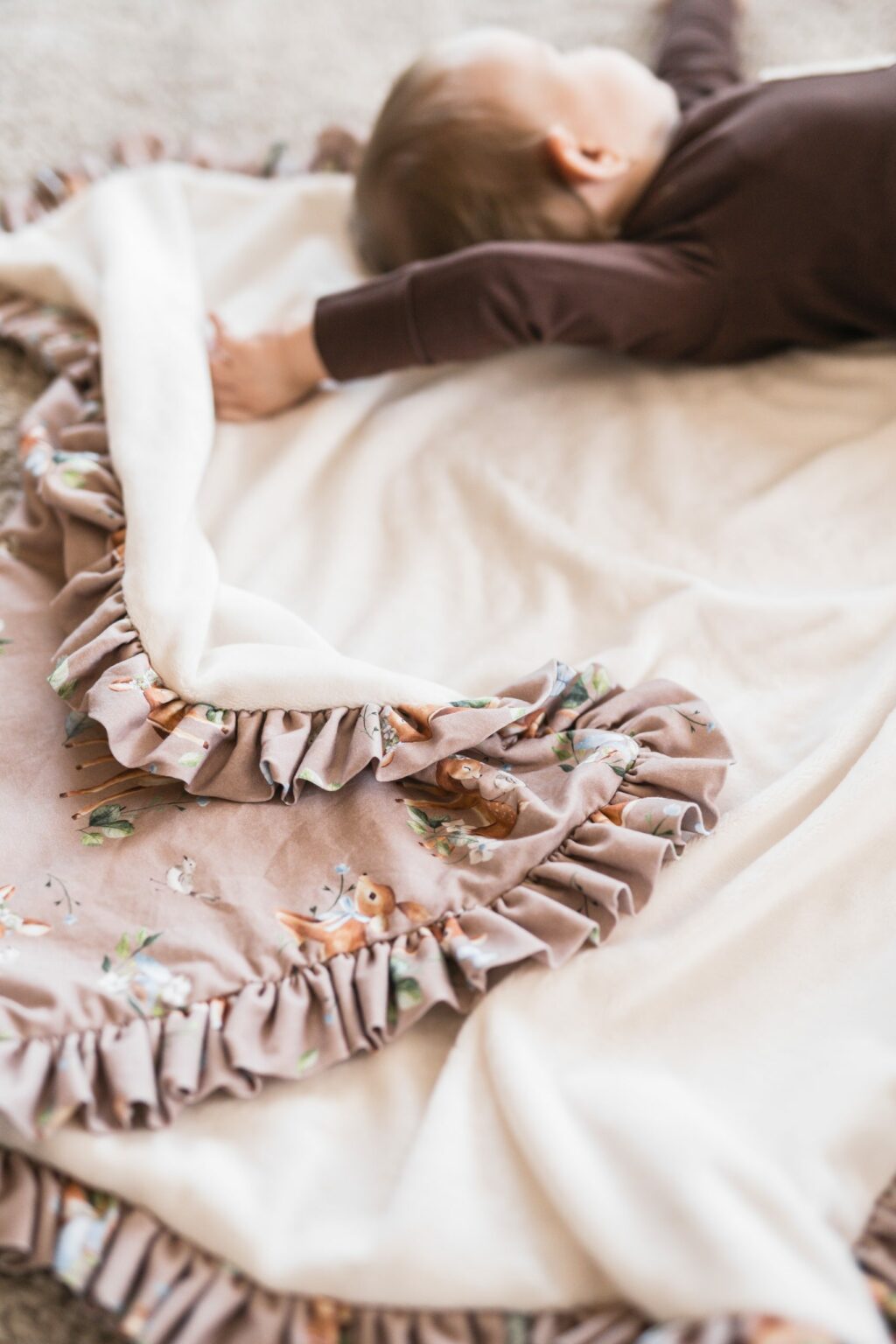 Zateplená bavlněná deka s volánem