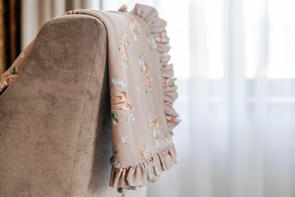 Zateplená bavlněná deka s volánem