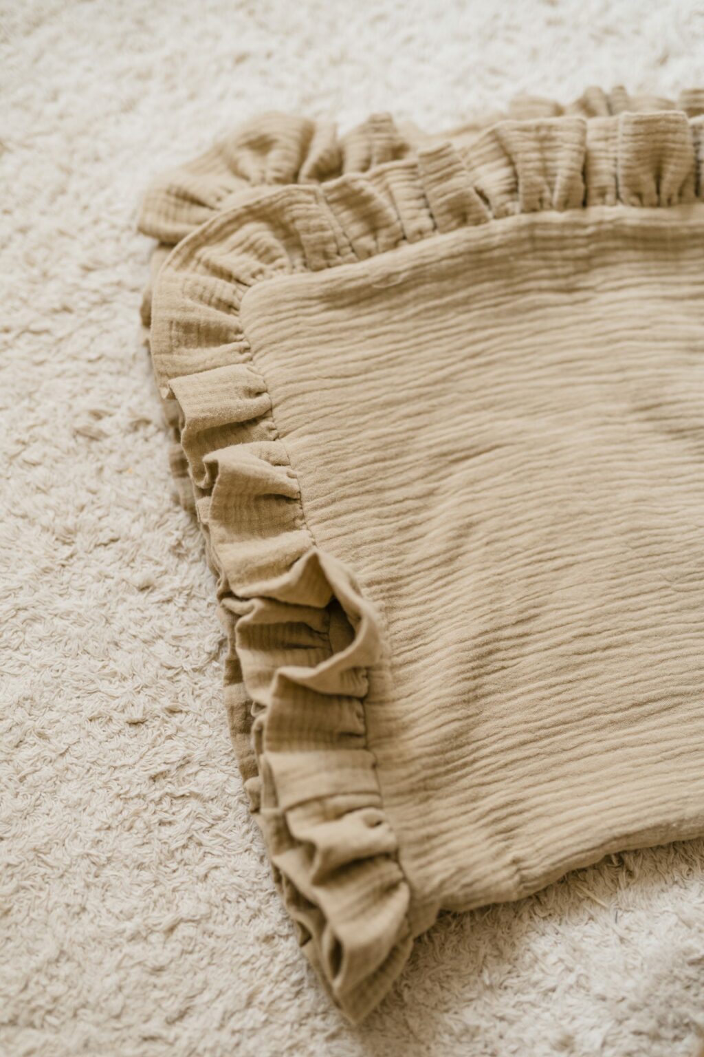 Mušelínová deka s volánem Mušelínová deka s volánem