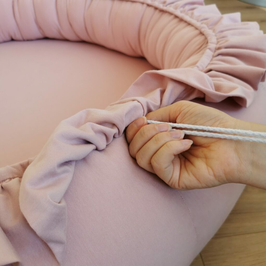 Dětské hnízdečko kulaté s volánem Dětské hnízdečko kulaté s volánem