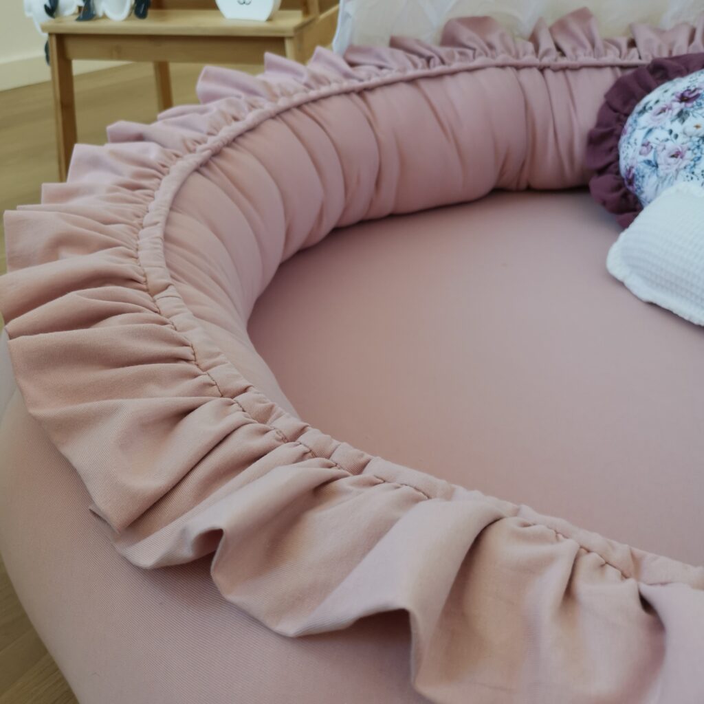 Dětské hnízdečko kulaté s volánem Dětské hnízdečko kulaté s volánem