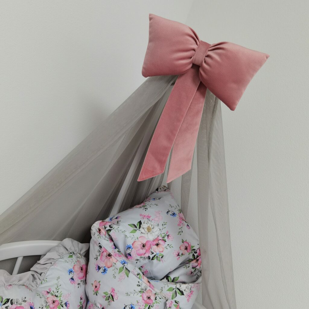 Tylová nebesa s velvet mašlí Tylová nebesa s velvet mašlí