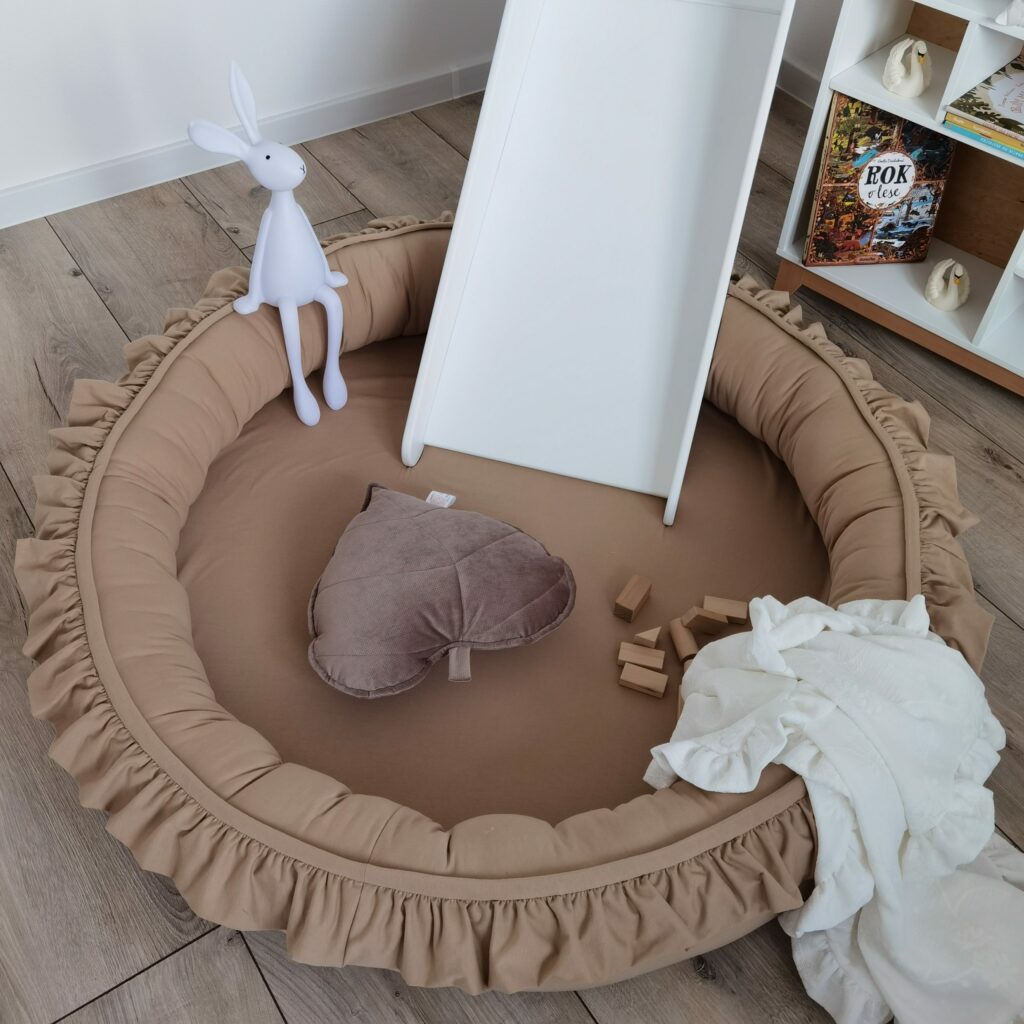 Dětské hnízdečko kulaté s volánem Dětské hnízdečko kulaté s volánem