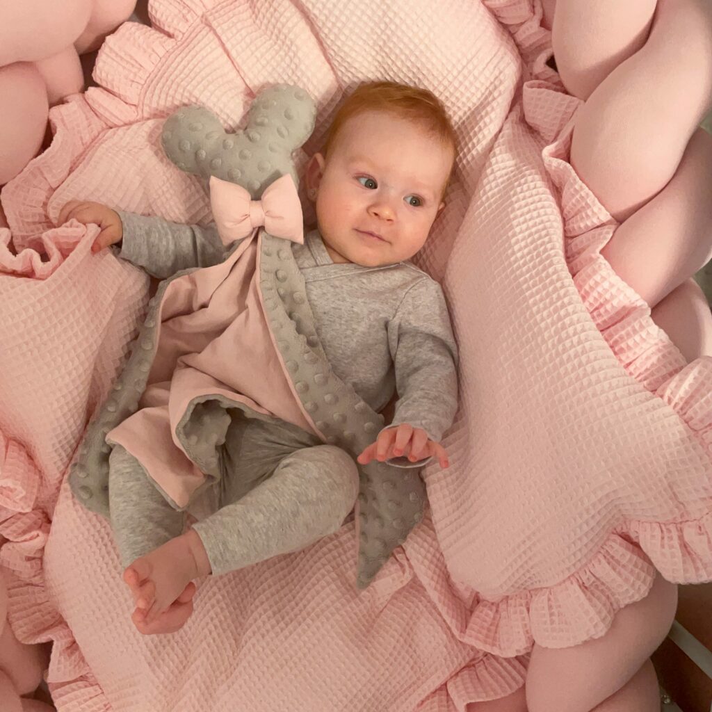 Péřová zavinovačka vafle s volánem