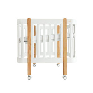 Dětská antirefluxní rostoucí postýlka Nika Duo – bílá s dřevěnými nožičkami