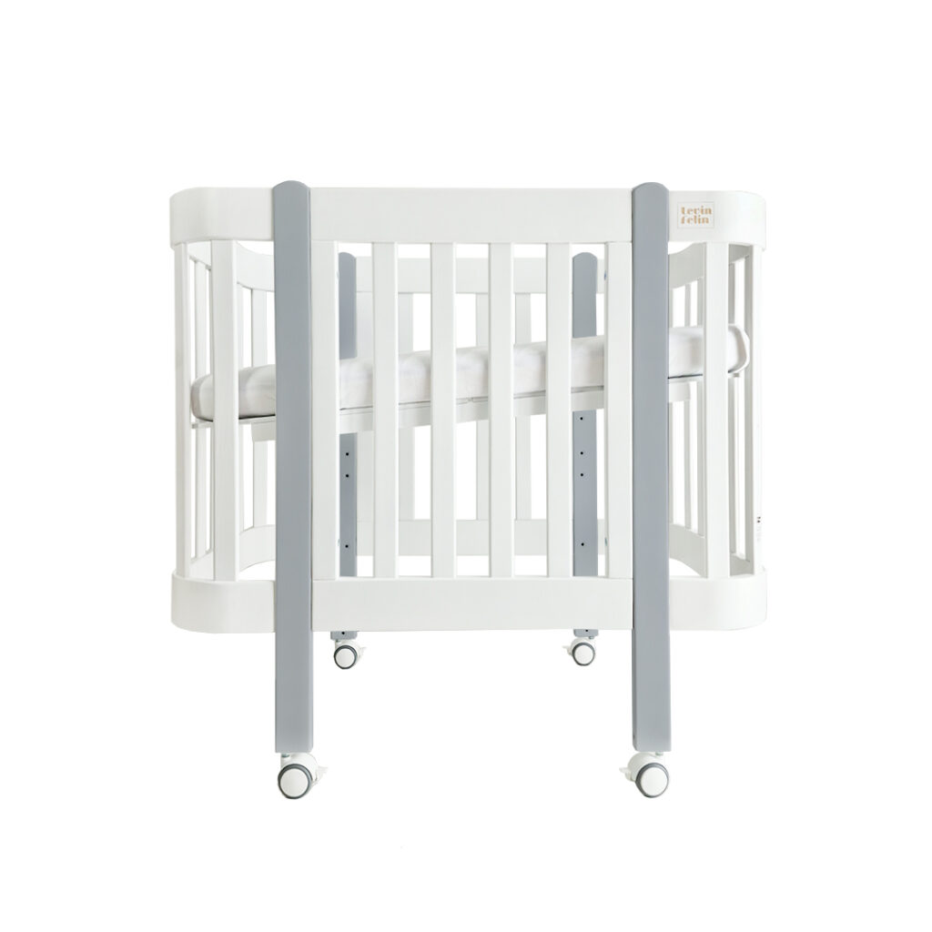 Dětská antirefluxní rostoucí postýlka Nika Duo – bílá s šedivými nožičkami Dětská antirefluxní rostoucí postýlka Nika Duo – bílá s šedivými nožičkami