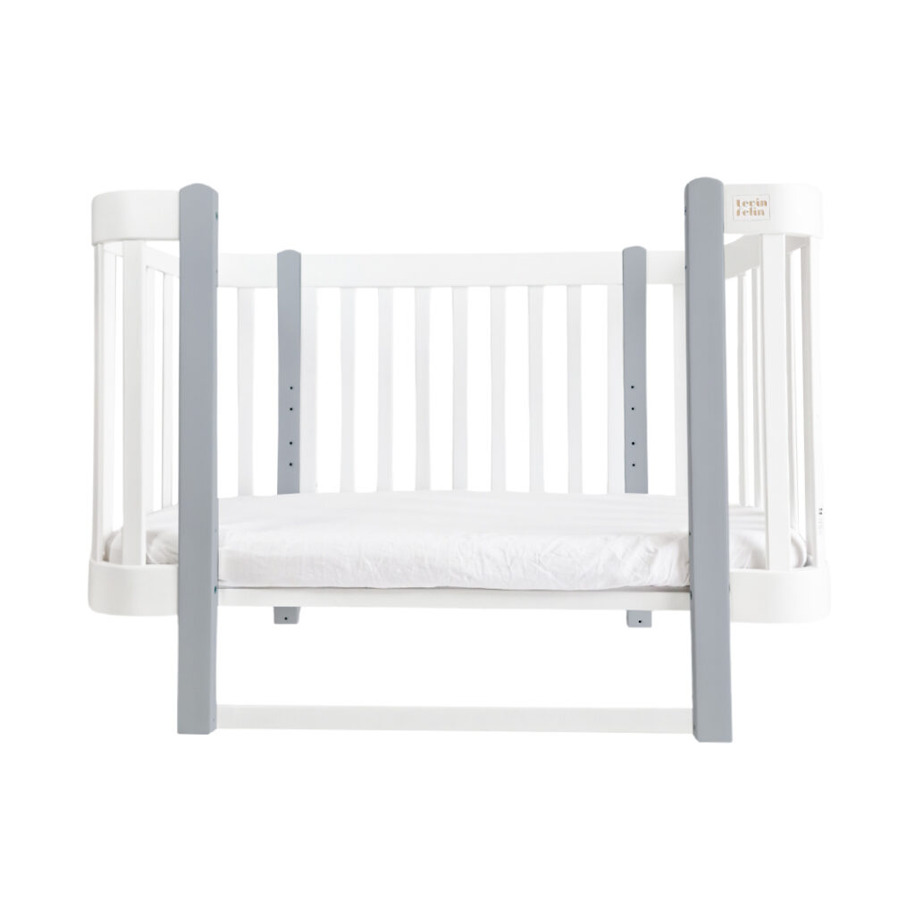 Dětská antirefluxní rostoucí postýlka Nika Duo – bílá s šedivými nožičkami Dětská antirefluxní rostoucí postýlka Nika Duo – bílá s šedivými nožičkami