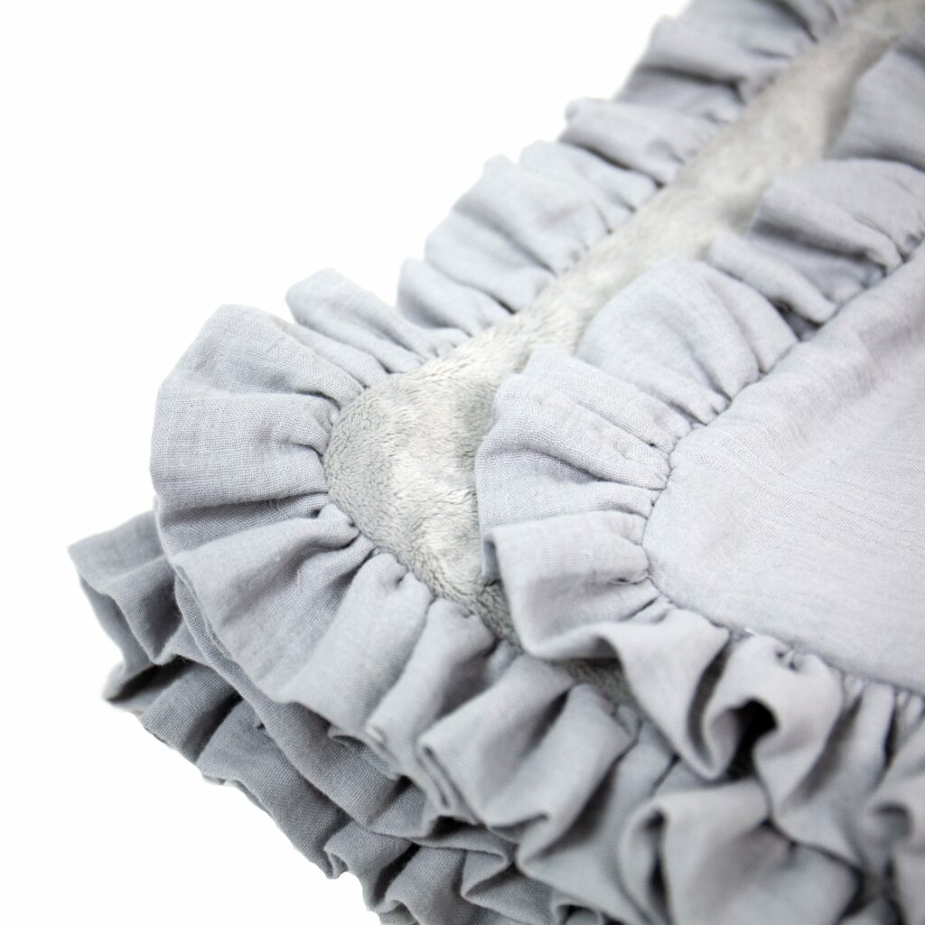 Zateplená mušelínová deka s volánem