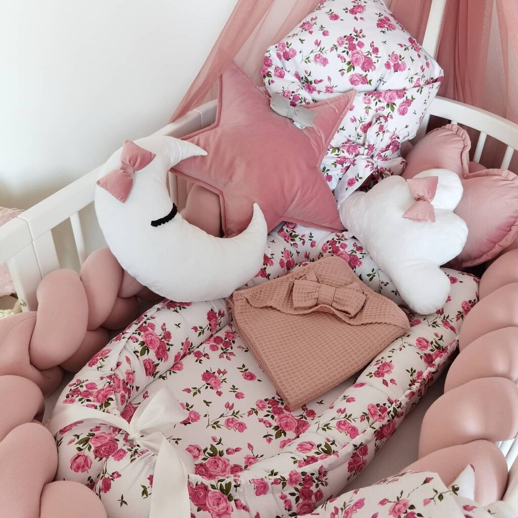 Polštář Měsíc velvet s mašličkou a očičky