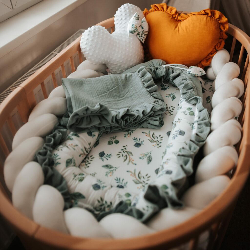 Mušelínové hnízdečko s volánem Mušelínové hnízdečko s volánem