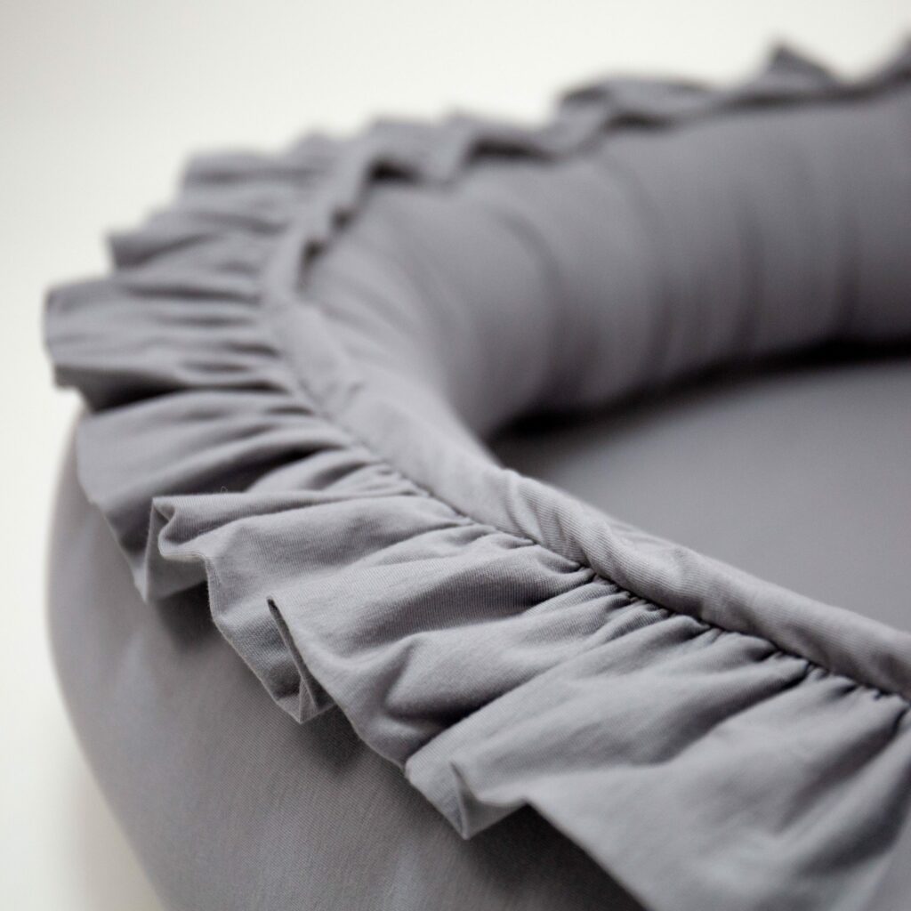 Dětské hnízdečko kulaté s volánem Dětské hnízdečko kulaté s volánem