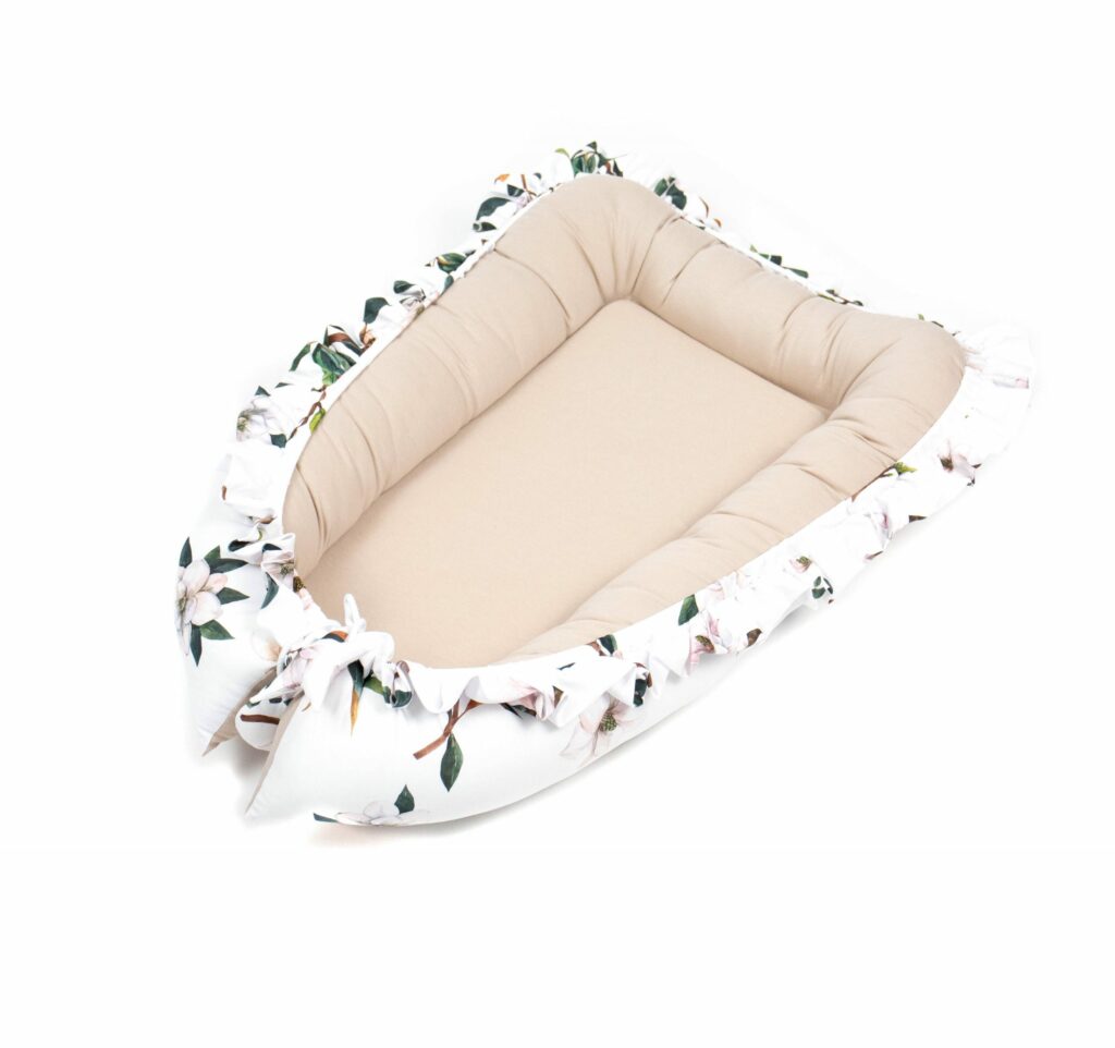 Bavlněné hnízdečko s volánem a stuhou Bavlněné hnízdečko s volánem a stuhou