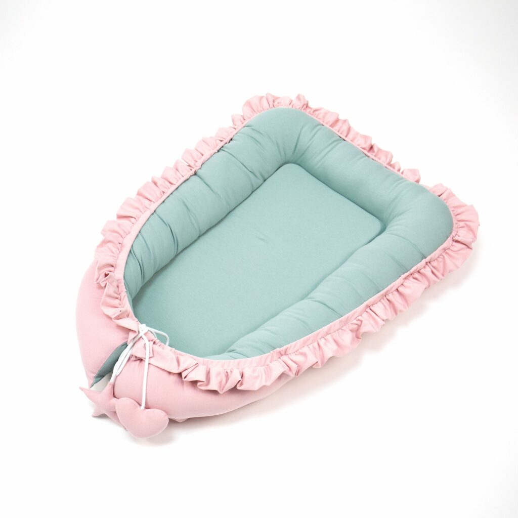 Bavlněné hnízdečko s volánem Bavlněné hnízdečko s volánem