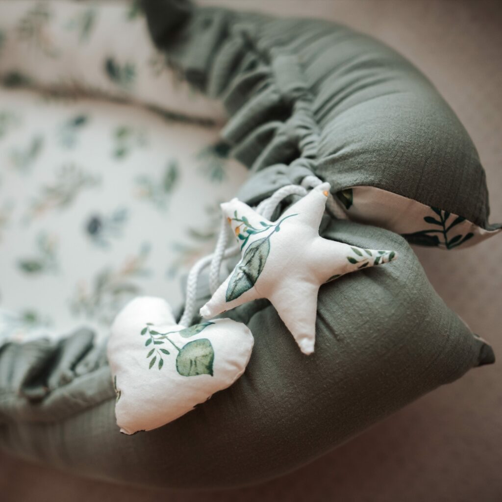 Mušelínové hnízdečko s volánem Mušelínové hnízdečko s volánem