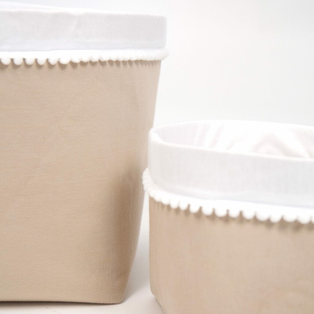 Set 2 bavlněných košíků s minikuličkami (XS, S) Set 2 bavlněných košíků s minikuličkami (XS, S)