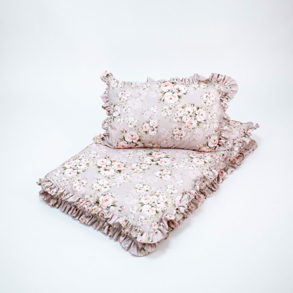 Set bavlněného povlečení s volánky - polštář 90 × 70 cm a přikrývka 140 × 200 cm