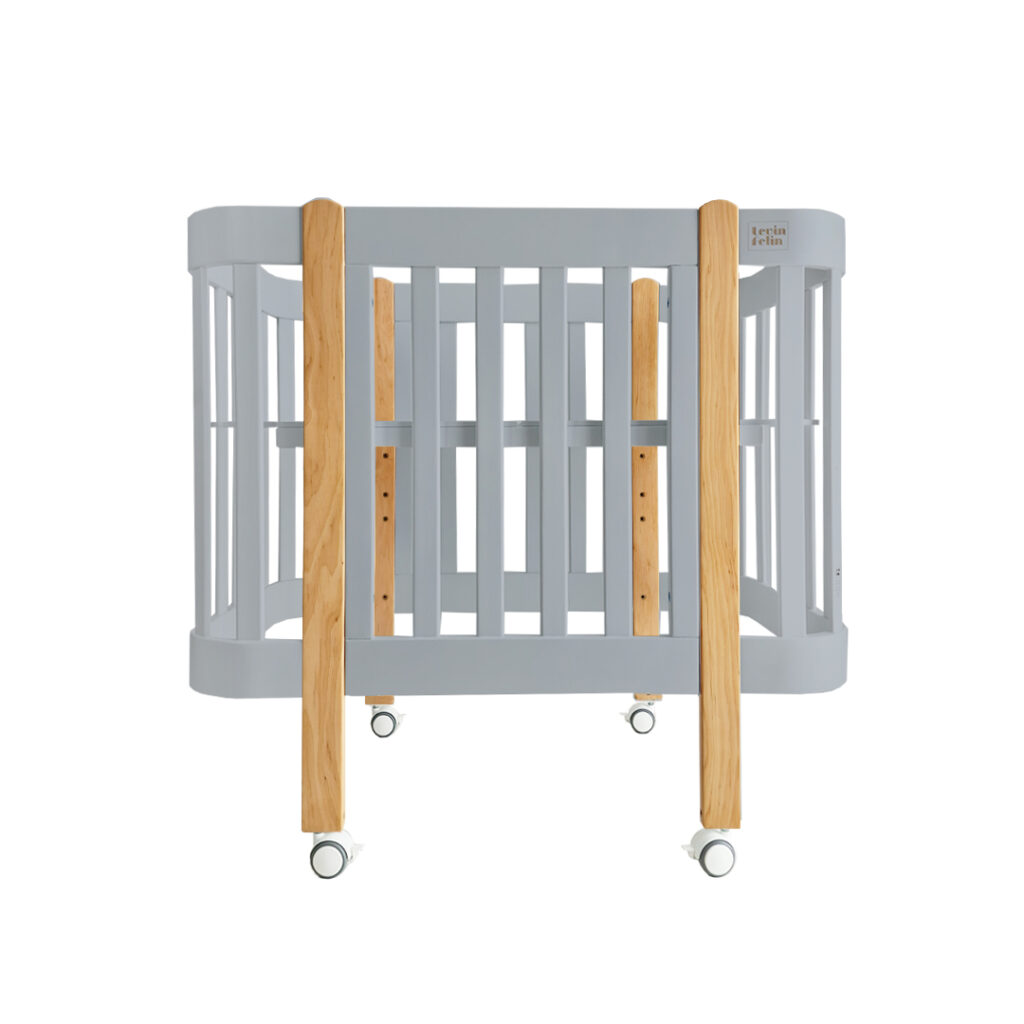 Dětská antirefluxní rostoucí postýlka Nika Duo – šedá s dřevěnými nožičkami