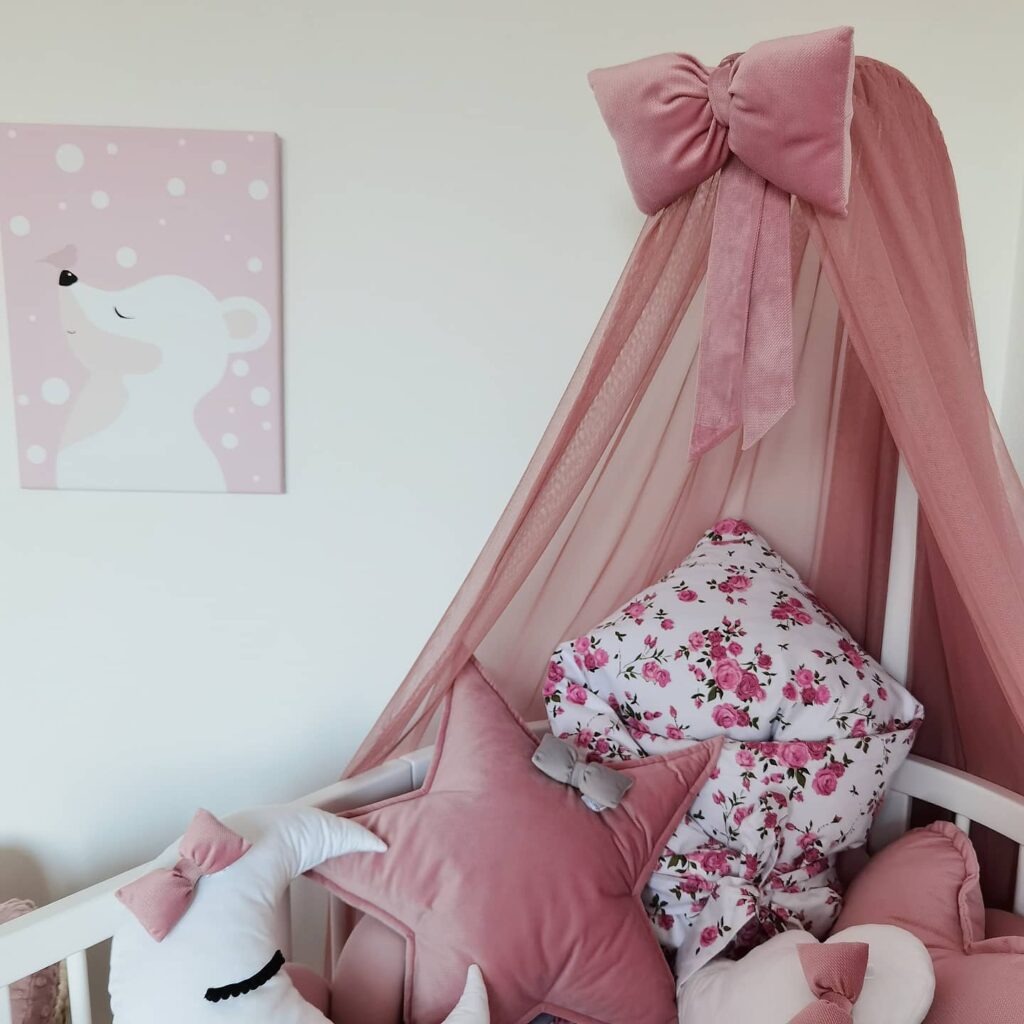 Tylová nebesa s velvet mašlí Tylová nebesa s velvet mašlí