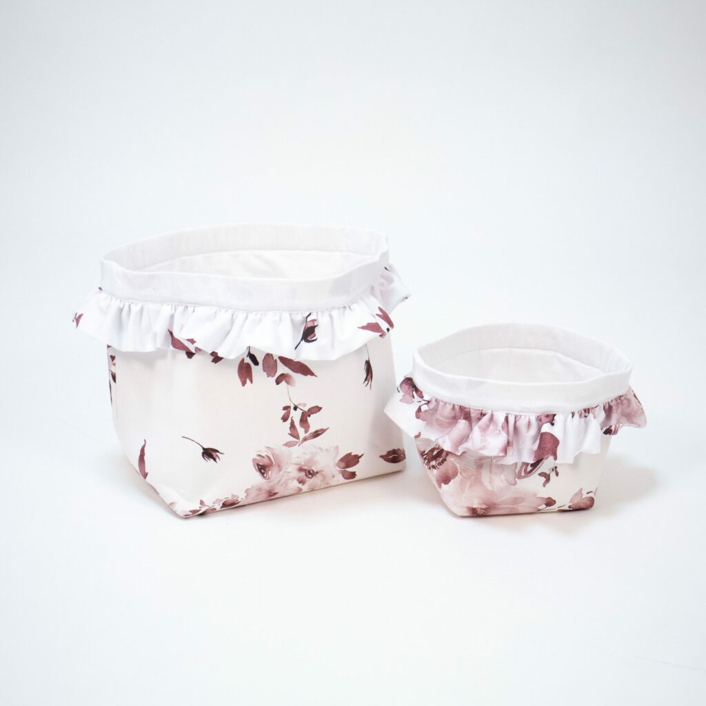 Set 2 bavlněných košíků s volánem (XS, S) Set 2 bavlněných košíků s volánem (XS, S)