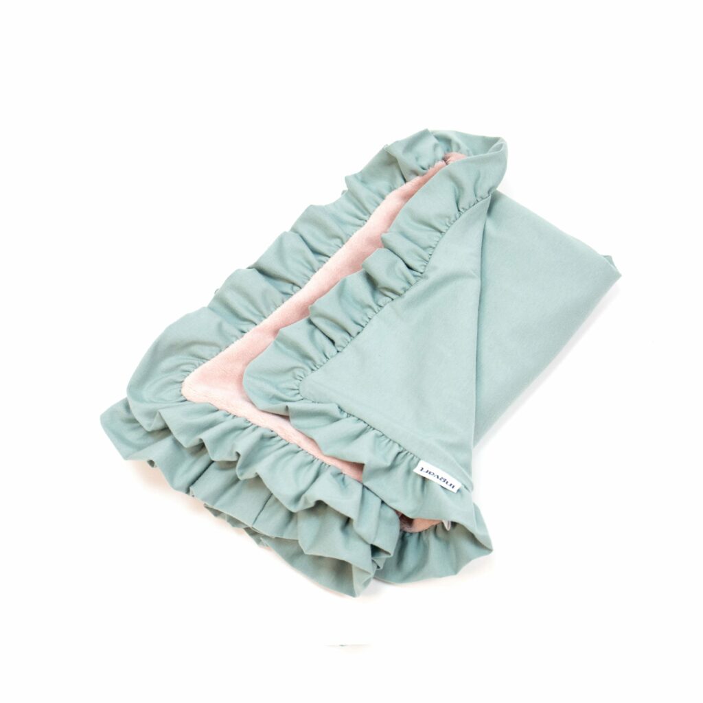 Zateplená bavlněná deka s volánem