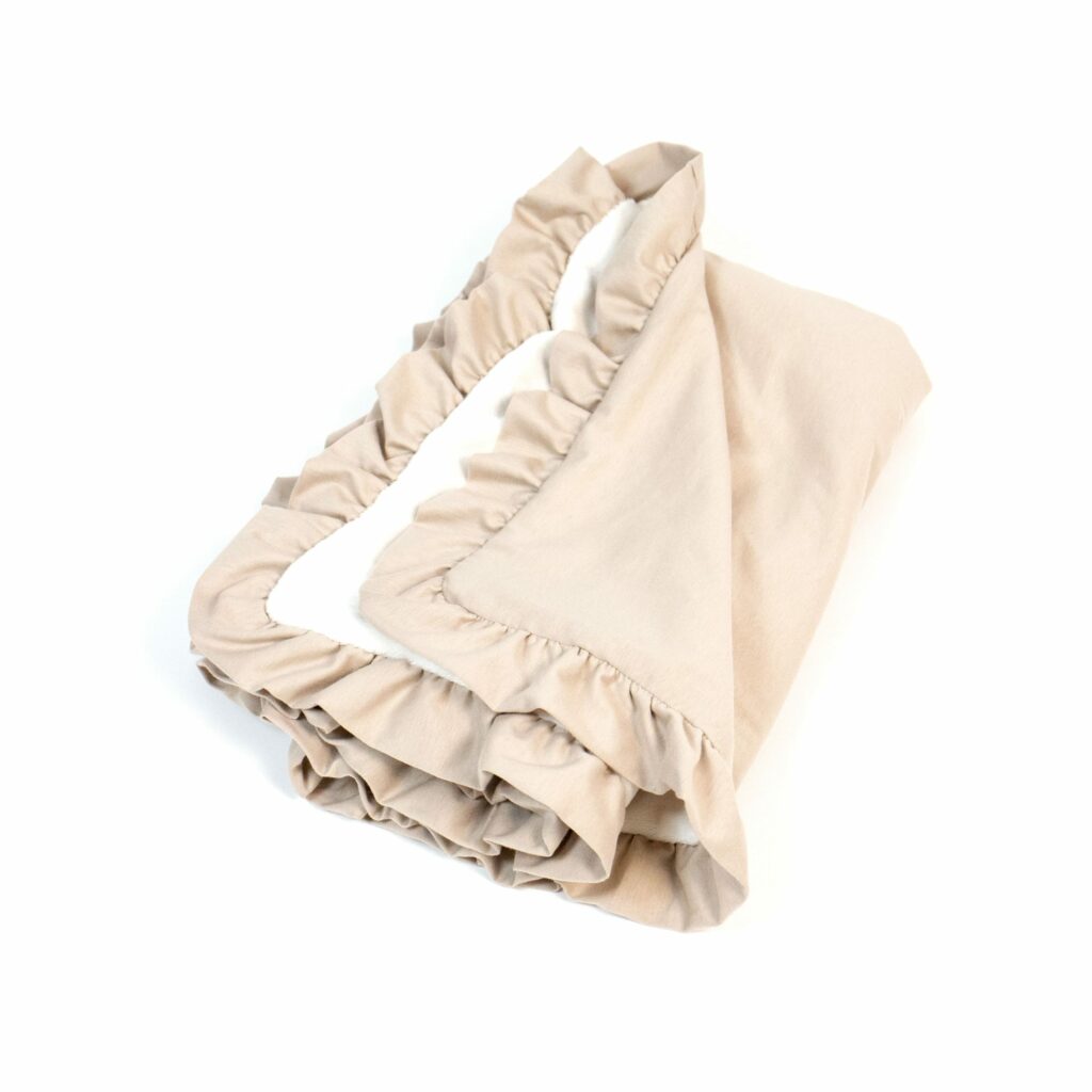 Zateplená bavlněná deka s volánem