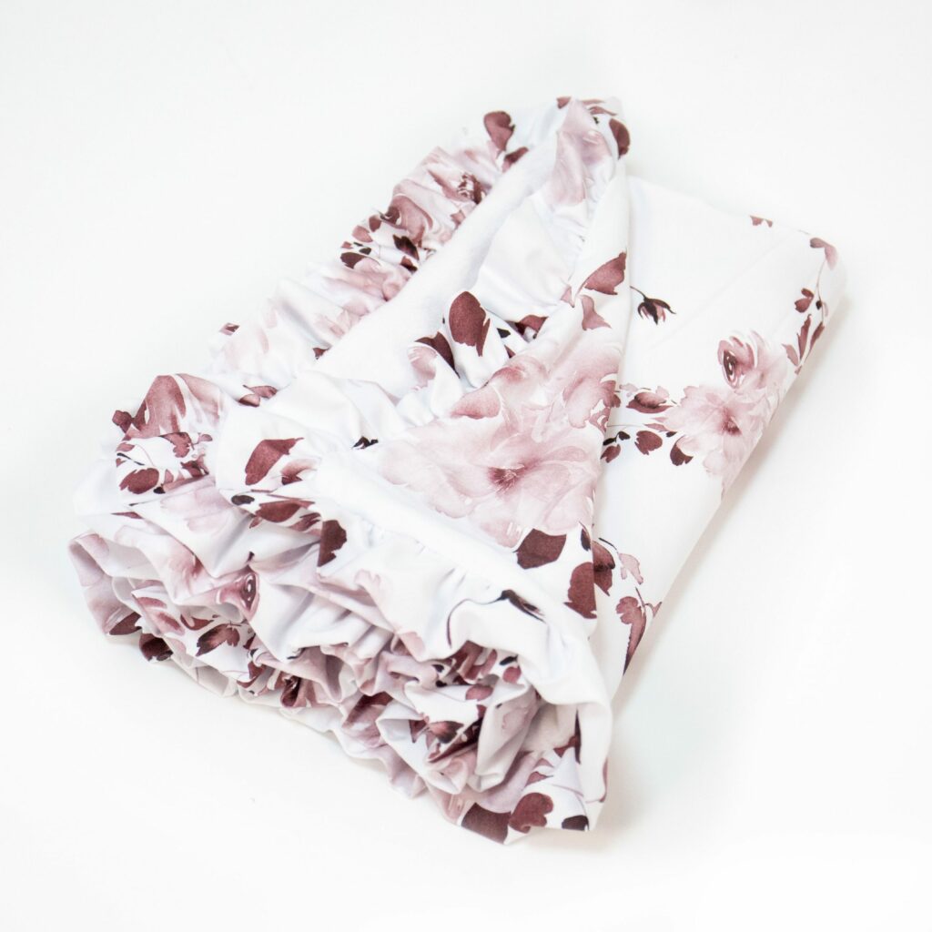 Zateplená bavlněná deka s volánem