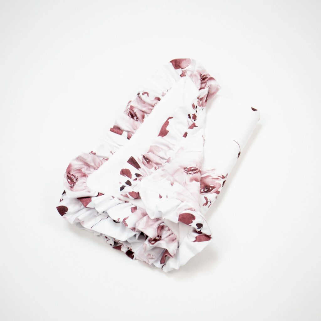 Zateplená bavlněná deka s volánem