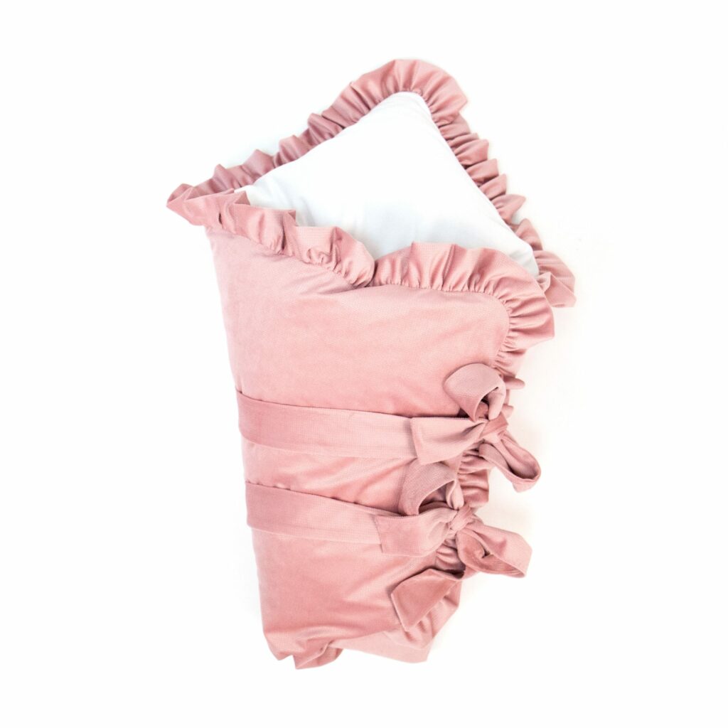 Péřová zavinovačka velvet s volánem Péřová zavinovačka velvet s volánem