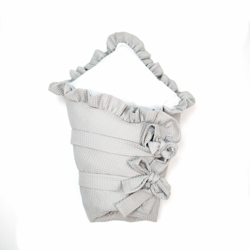 Péřová zavinovačka vafle s volánem