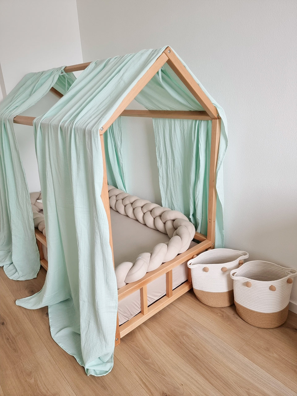 Mušelínový baldachýn na domečkovou postel (2 ks) Mušelínový baldachýn na domečkovou postel (2 ks)