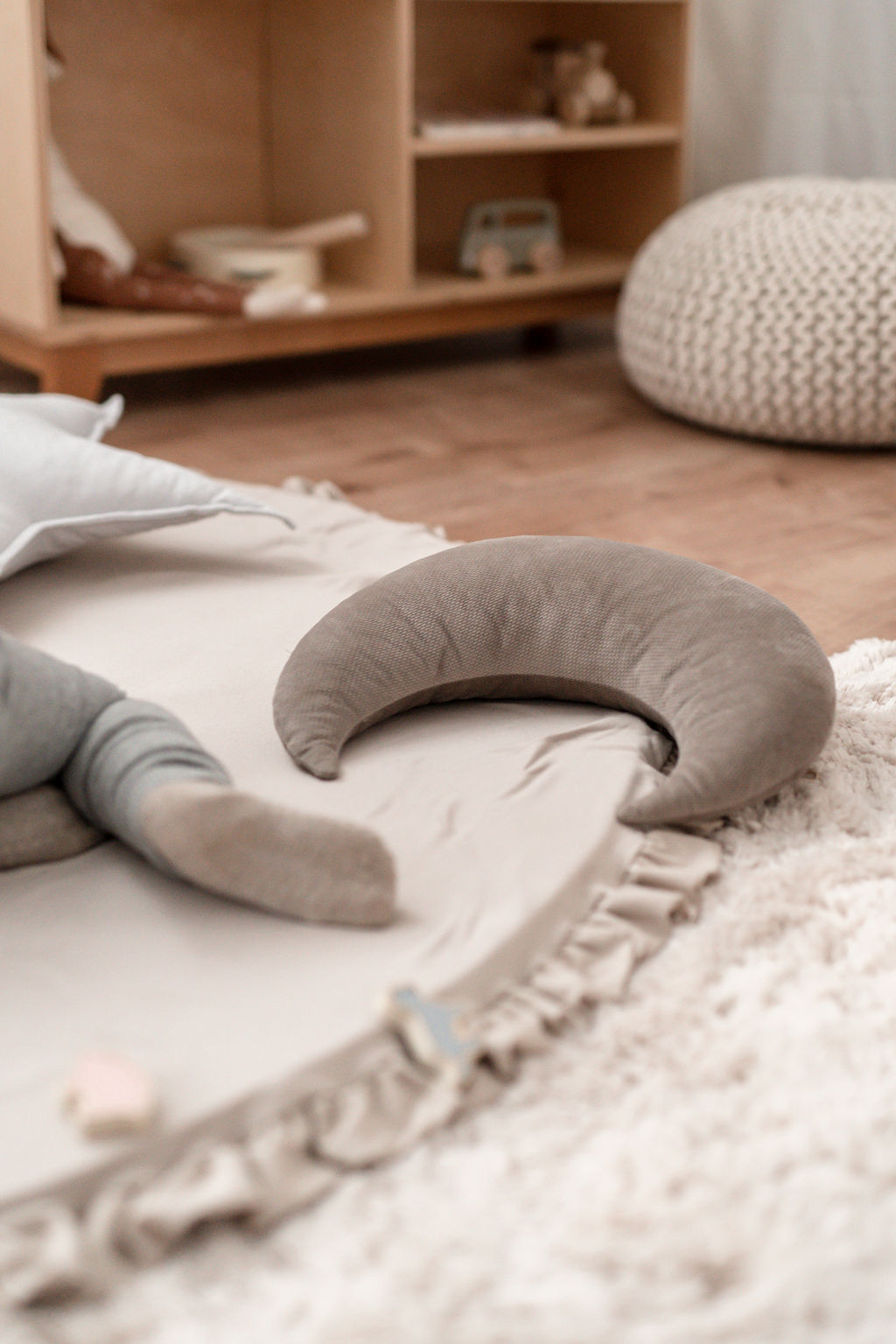 Polštář Měsíc velvet matný