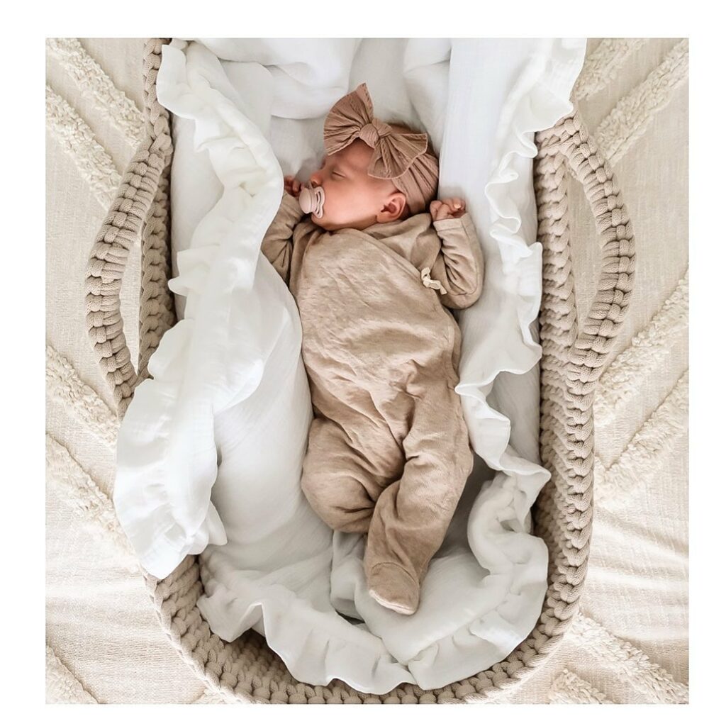 Mušelínová deka s volánem Mušelínová deka s volánem