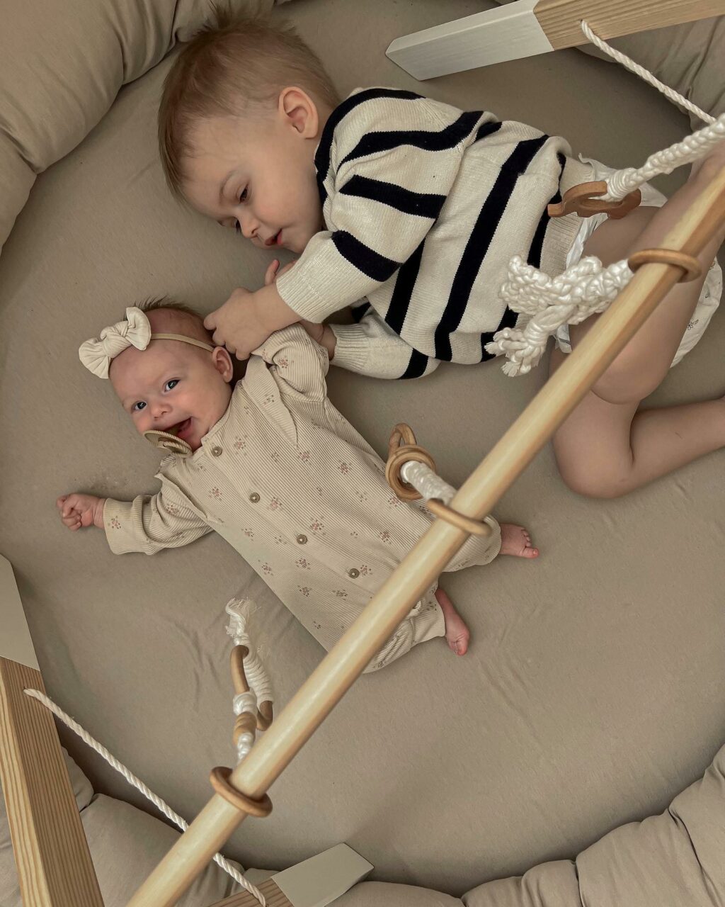 Dětské hnízdečko kulaté s volánem Dětské hnízdečko kulaté s volánem