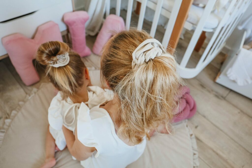 Set 2 velvet scrunchies gumiček Máma a dcera Set 2 velvet scrunchies gumiček Máma a dcera