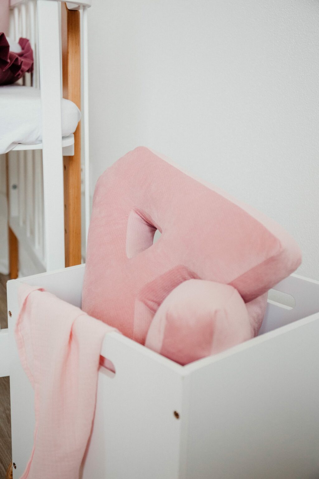 Polštář velvet písmeno