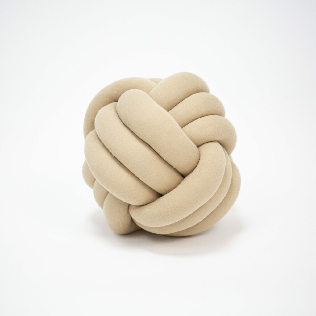 Pletený polštář Ball