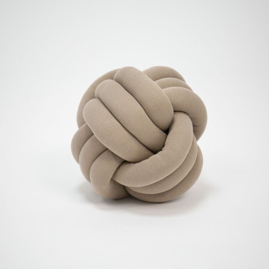 Pletený polštář Ball