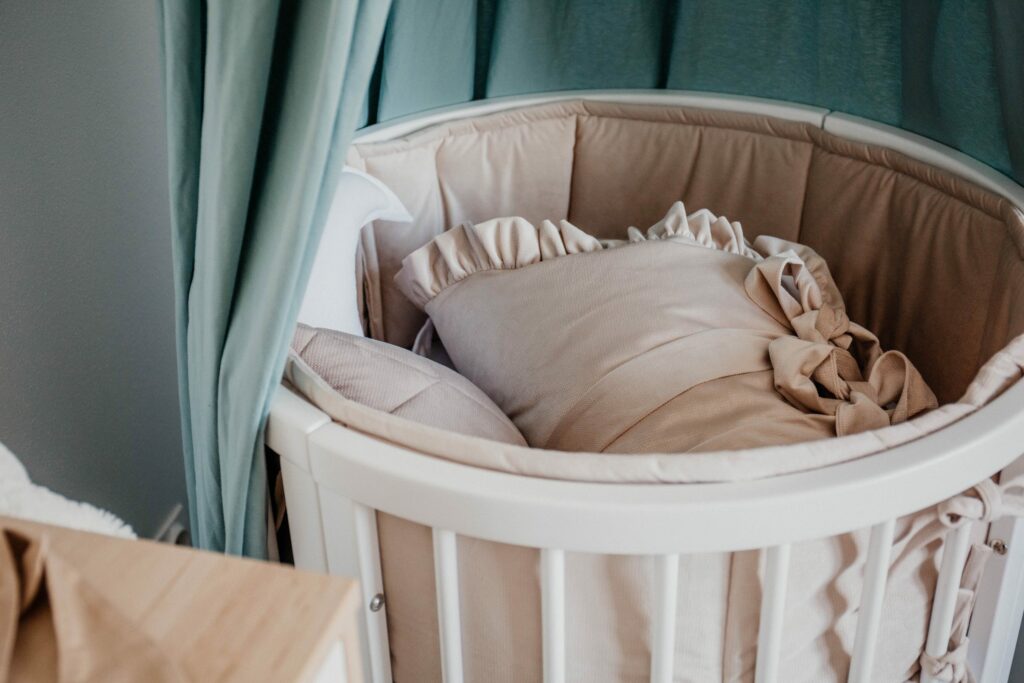 Péřová zavinovačka velvet s volánem Péřová zavinovačka velvet s volánem