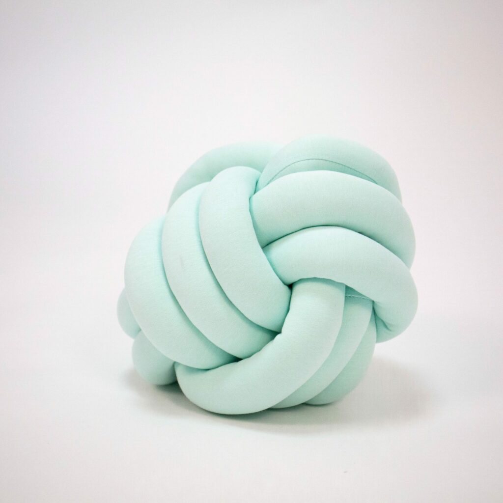 Pletený polštář Ball