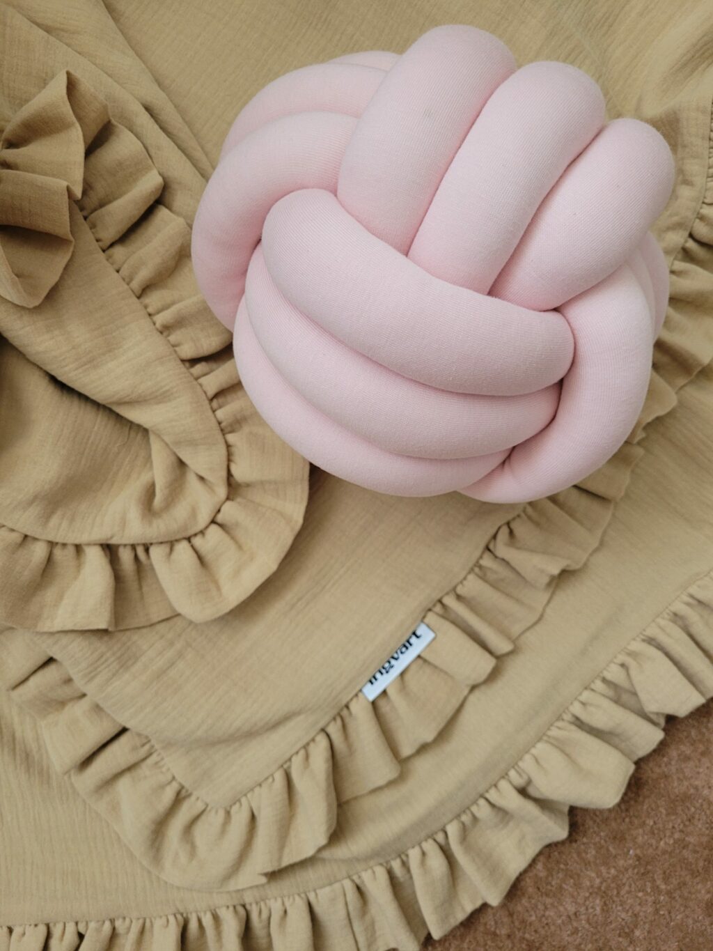 Pletený polštář Ball