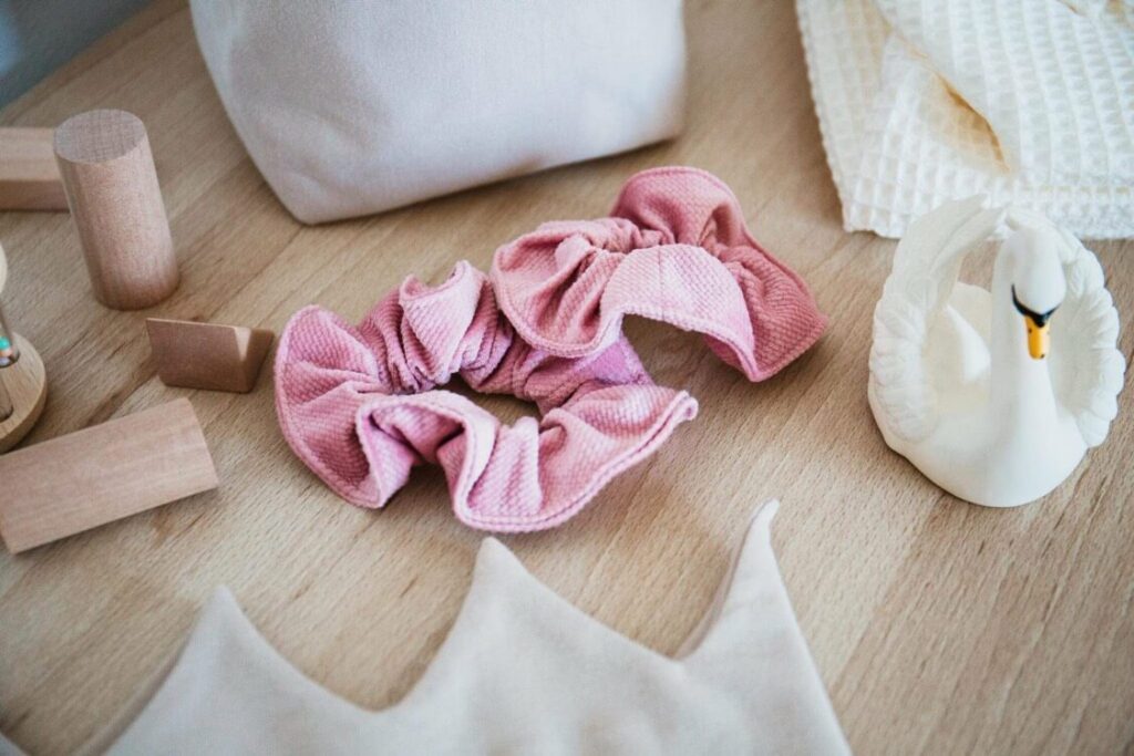 Set 2 velvet scrunchies gumiček Máma a dcera Set 2 velvet scrunchies gumiček Máma a dcera